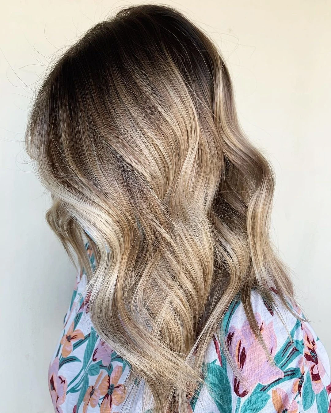 Luxury Sandy Blonde Shadow Roots Lowlights Dimensional Blonde Balayage 100% Human Hair Swiss 13x4 Lace Front Wig Wavy Full Lace Upgrade Available